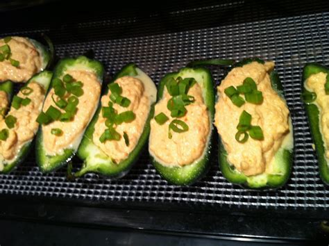 In a medium sized bowl, combine the cream cheese, garlic powder, salt, pepper, cheddar, bacon, and green onions. Le Rawconteur: Raw Vegan Jalapeño Poppers!