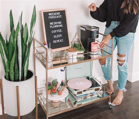 But imagine coming home after a long day and being met with organization, beauty, and peace. Pin by Michelle Williams on Bar cart styling | Bar cart ...