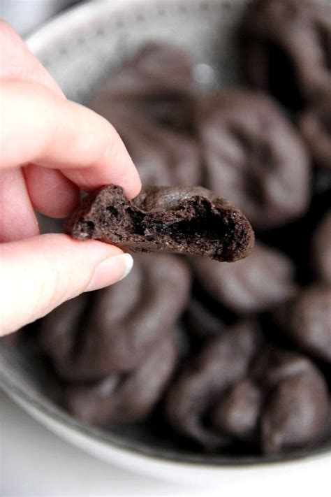 Calories, fat, protein, and carbohydrate values for for dark chocolate and other related foods. Skinny dark chocolate pudding cookies (only 100 calories ...