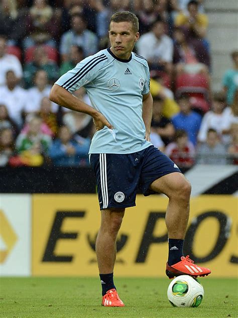 Football statistics of lukas podolski including club and national team history. Video-Star Lukas Podolski im Video-Interview :: DFB ...
