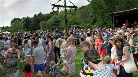 Du får tillgång till allt innehåll på ttela.se. Midsommarexperten: Därför dansar vi små grodorna - P4 ...