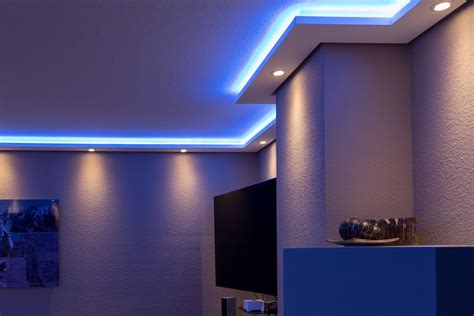 Mit raffinierten lichtkanten und versteckten leuchten können sie stimmungsvolle und außergewöhnliche beleuchtungsideen umsetzen. BENDU - Moderne Stuckleisten bzw. Lichtprofile für ...