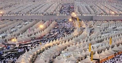 Pada hari tersebut seluruh jamaah haji berkumpul di padang arafah. Rajanya Doa di Hari Arafah - HajiMakbul.Com