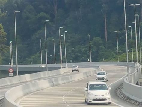 Bangunan yang digunakan untuk menyebrang ini juga dapat digunakan manusia, dan berbagai macam kendaraan. OUR WONDERFUL SIMPLE LIFE: Jambatan Tertinggi Malaysia