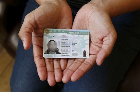 On newer cards, this is printed on the back of. Inmigrantes pueden perder su "green card" si no la ...
