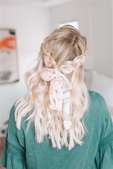 The effect is striking and youthful but still carries an air of confidence and doesn't require constant heat or product use. 10 ways to wear a hair scarf for medium length hair