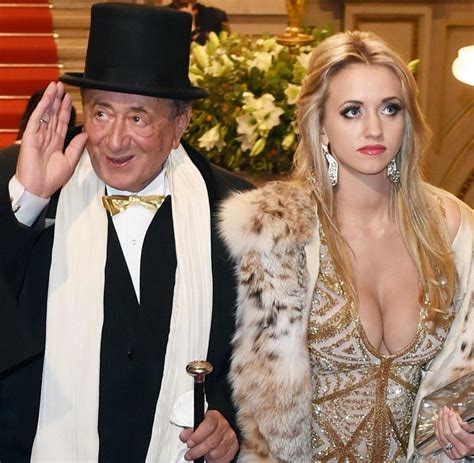 Doch statt harmonie, gibt's ehekrach, weil die gattin im promi big brother. „Rischaaard" und Cathy: Bye-bye Spatzi! Lugner-Scheidung ...