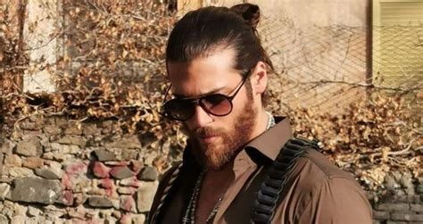 Henüz 4 yaşında iken babası mehmet ali kaygılaroğlu'nu yitirmiştir. Can Yaman owned foreign fans more than Turkish fans