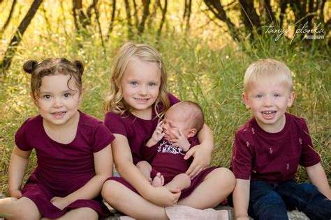 See more ideas about newborn, newborn photography, outdoor newborn photography. Outdoor Newborn Family Photos in Lethbridge Jaxton