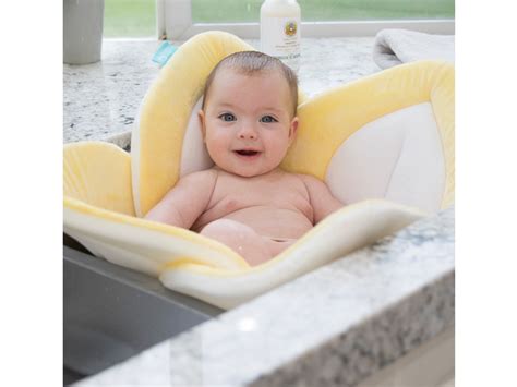 If you have a tub at home you will probably want a small bath sling or something that can go in the kitchen sink for the. Best baby bathtubs and bath seats of 2020 | BabyCenter