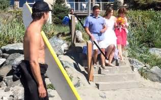 Justin trudeau photobombs a bride walking down the aisle. Canadian PM Justin Trudeau photobombs beach wedding ...