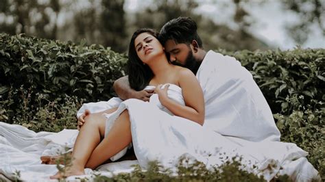 Our pasttenses english hindi translation dictionary contains a list of total 6 hindi words that can be used for couples in hindi. India couple bullied for intimate wedding photoshoot - BBC ...