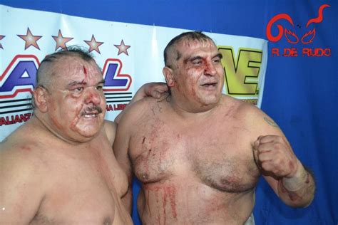 En 2003, junto con su hermano (que ahora trabaja como brazo de platino, jr.) y su primo (trabajando como brazo de oro, jr. RdR: CARLITO Y DAIVARI DERROTADOS POR LOS COMPADRES DEL DIABLO