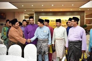 Umno perlu membentuk semula kerajaan perak bersama pas, parti pribumi bersatu malaysia (bersatu) dan wakil rakyat bebas. Program Wacana Ilmu Ramadan Kesatuan Penghulu Penggawa ...