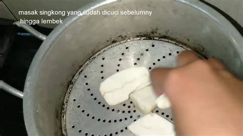 Penasaran ingin membuat tape singkong sendiri di rumah? cara membuat tape singkong - YouTube