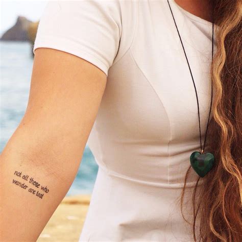 That's why travelers are constantly collecting passport stamps, coins, fridge magnets, and photos bored panda has a compiled list of some of the best travel tattoos out there to give you some ideas if. 13 atemberaubende Reise Tattoos pro Männer und Frauen (mit ...