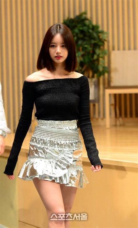 Dubbed as the nation's fairy during her family outing days. lee hyeri | Tumblr | 소녀, 귀여운 소녀, 수지