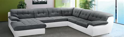 Wer darüber nachdenkt sich eine neue couch zu kaufen, der hat meist schon eine ungefähre sofas aus leder benötigen noch mehr pflege, sind aber auch noch strapazierfähiger als ihre günstigeren. Polstergarnituren, Sofas - Robin Hood Möbel & Küchen ...