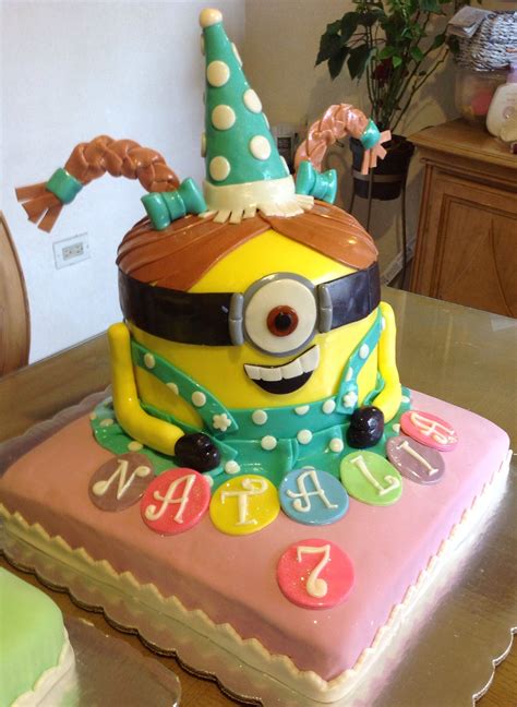 The following minions cake designs are officially selected by best cake design team, which looks stunning and can be made during ceremonial occasions, such as weddings, anniversaries, and birthdays. Girl Minion Cake | Girl minion cake, Cake, Minion cake