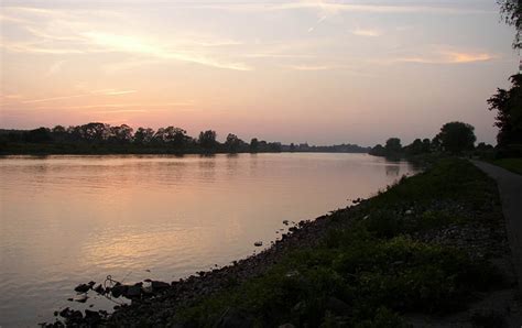 Het julianakanaal is een kanaal in limburg dat een deel van het water van de maas doorvoert. 03 - JULIANAKANAAL (2) | MUIZENEST