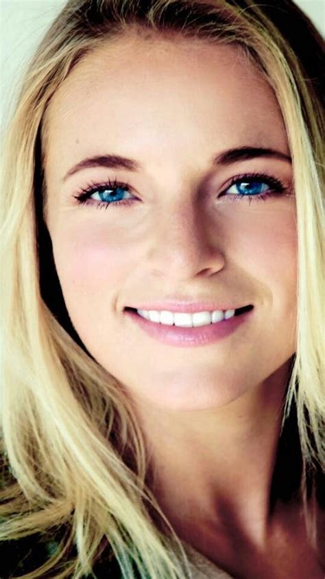 Athletes born on 27 april. Lara Gut October 2015 | Skier girl, Sports women, Alpine skiing