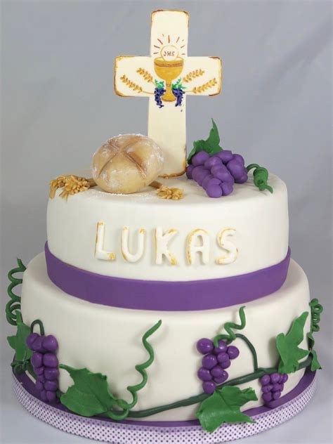 Über diesen schokoladigen blechkuchen verfeinert mit aprikosenkonfitüre und süßer deko freut sich jedes kommunionskind. Erstkommunion Torte Cake First Communion | Kommunion torte ...