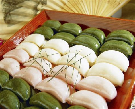 추석 chuseok is one of korea's biggest holidays, often referred to as korean thanksgiving. 추석이면 먹는 송편, 얼마나 알고 계신가요? | 1boon