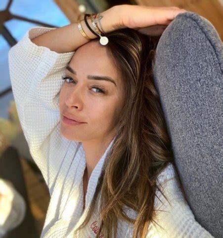 Vedeta, surprinsă ieșind din casa milionarului. Andreea Raicu si Matei Stratan | Divahair.ro - Păstrează ...
