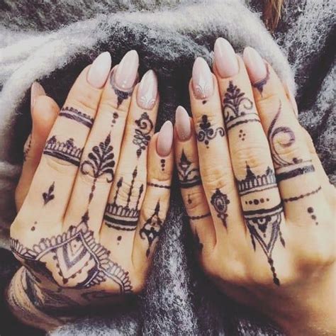Lotus flower henna tattoos on wrist. Pin by Yullah Habibi on Henna & Tattoo Designs | Henna ...