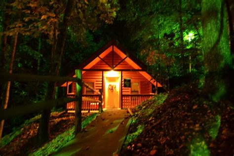 Serenity springs is perfect for a relaxing vacation anytime of year, for any reason. Honeymoon Hills Romantic Cabin Rentals of Gatlinburg TN ...