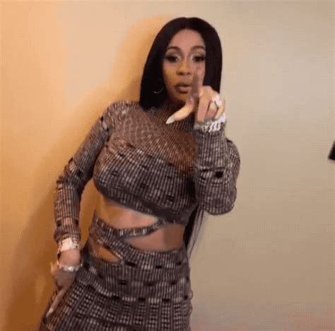 When cardi twerked her heart (and almost her baby) out on the coachella stage: Someone Asked Cardi B If She Was Pregnant On Instagram ...