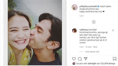 Lihat saja, tatapan tajam kiky pada instagram.com/kikysaputrii. Bikin Heboh, Prilly Latuconsina Pamer Dicium Mesra Reza ...