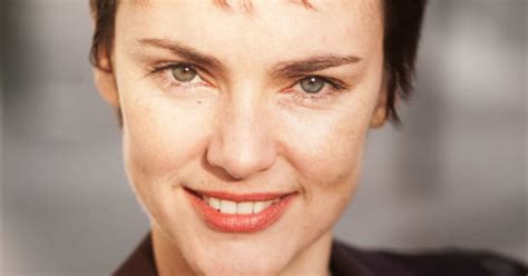 36 fillette est en français. Delphine ZENTOUT- Fiche Artiste - Artiste interprète ...