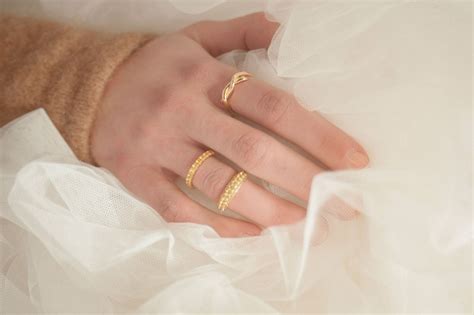 Maybe you would like to learn more about one of these? ¿En que dedo se lleva el anillo de compromiso? - Corazón ...