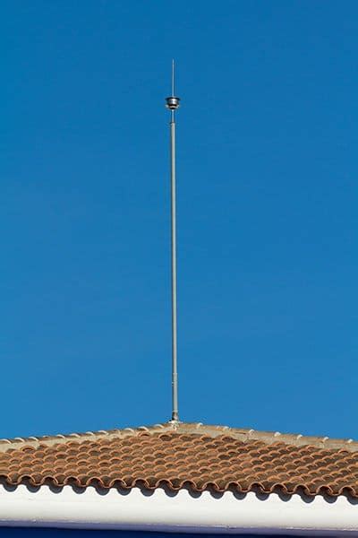 Znajdziecie państwo w nim szeroką ofertę produktów zarówno na obiekty mieszkalne i przemysłowe Instalacja odgromowa - piorunochron w domu jednorodzinnym
