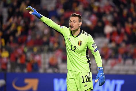 Maybe he could have stopped rooneys opener or even van perises finisher. Simon Mignolet is onder de indruk van het niveau in België ...