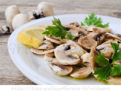 Eccovi questa ricetta vegetariana davvero molto semplice. Insalata di funghi champignon con citronette | Arte in Cucina