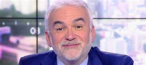 Haï ou adulé, pascal praud reste un animateur de talent et ses réactions sont déjà légendaires. Pascal Praud dézingue Yann Barthès et son émission ...