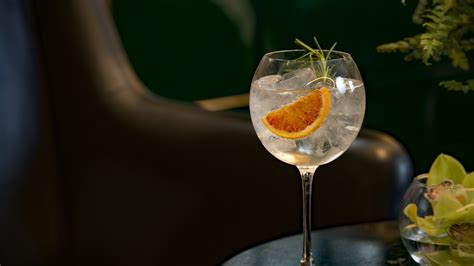 Gin originated as a medicinal liquor made by monks and alchemists across europe. Dia Nacional do Gin Tónico - celebra-se em Portugal