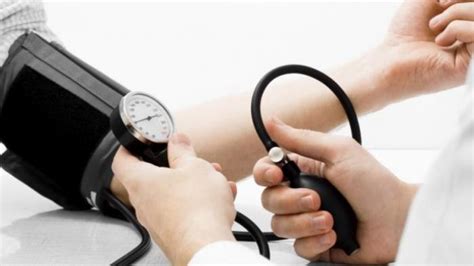Tekanan darah rendah alias hipotensi adalah kondisi yang terjadi ketika tekanan darah berada di bawah 90/60 mmhg. 10 Tanda-tanda Kesehatan Terganggu, Darah Rendah Kambuh ...