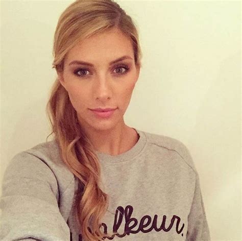 Camille cerf (miss france 2015). Camille Cerf : son décolleté sexy et très plongeant affo ...