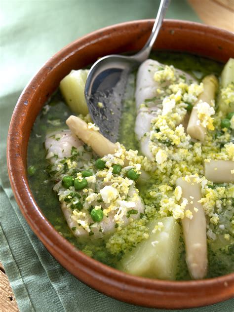 La receta que hoy presentamos es un clásico, que se presenta en nuestra mesa como una verdadera delicia. Merluza a la vasca | Cocinar con Milagros