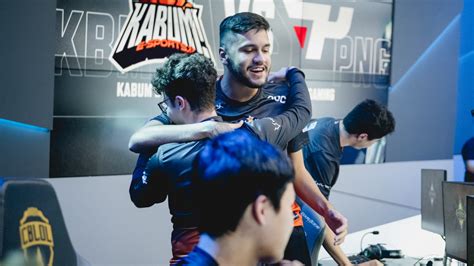 O cblol 2020 teve muitas emoções neste sábado (25), com direito a confirmação do time que terá que jogar o relegation para tentar permanecer no campeonato e o meio da tabela ficou embolado. CBLoL 2020: Soraka na rota topo, Flamengo na ponta da ...