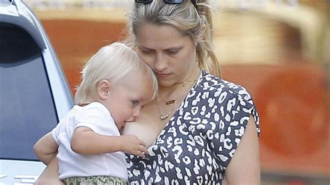 Teresa palmer is an american actress and model of australian origin. Teresa Palmer breastfeeds son Bodhi Rain | Adelaide Now