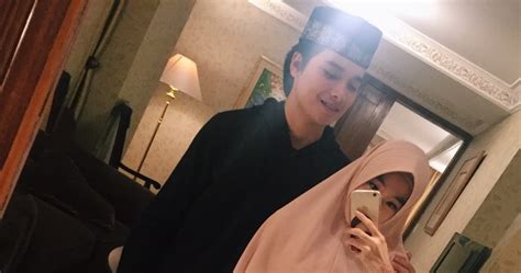 Sepertinya rumah tangga putra mendiang ustadz arifin ilham, muhammaf alvin faiz dengan larissa chou tengah berada di ujung tanduk. Foto cantik dan Biodata Larissa Chou Cewek Cina Mualaf ...