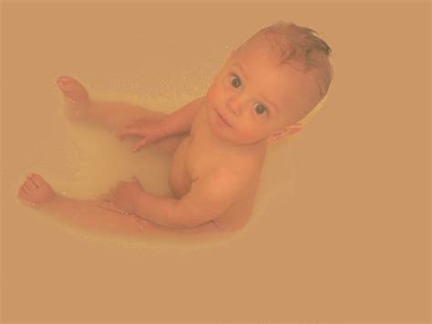 Also, the sound of rushing water can be too intense for some babies.) warm baby bath | Neil Smith | Flickr