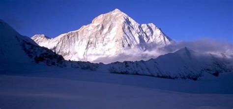 It is in very close vicinity to mount everest and mount makalu.it is located away from the standard trekking paths so. MERA PEAK + BARUNTSE EXPEDITON. - Panorama Himalaya Trekking