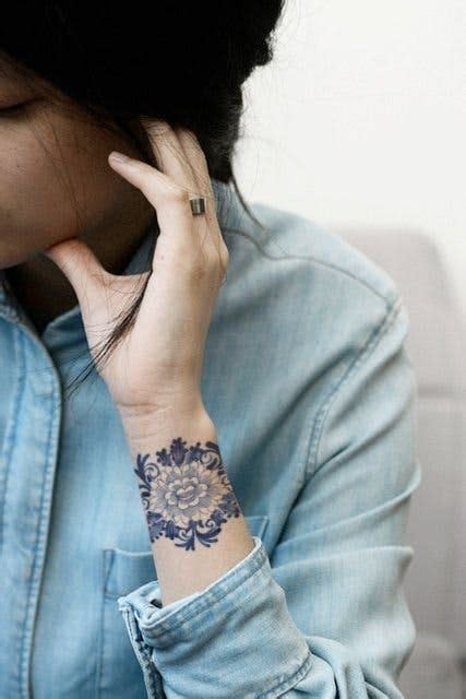 Small elephant, seahorse, and diamond bracelet tattoo designs for ankle and wrist. 10 beautiful coloured tattoos, from florals to geometric ...