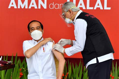 Ini dua dosis per orang dengan. COVID-19 : Jokowi Individu Pertama Terima Suntikan Vaksin ...