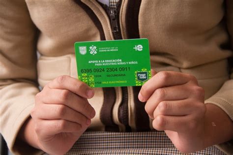 Registro para recibir la vacuna. El gobierno de CDMX abre el registro de "Mi beca para empezar"
